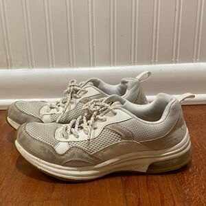 Sketchers Bobs Pulse Air Sneakers